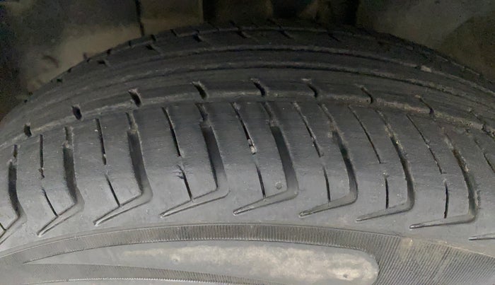 2019 Renault Kwid RXT 1.0 AMT (O), Petrol, Automatic, 21,761 km, Left Front Tyre Tread