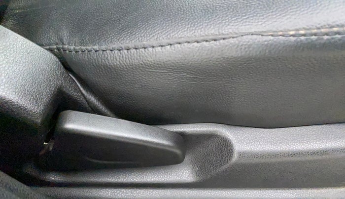 2019 Renault Kwid RXT 1.0 AMT (O), Petrol, Automatic, 21,761 km, Driver Side Adjustment Panel