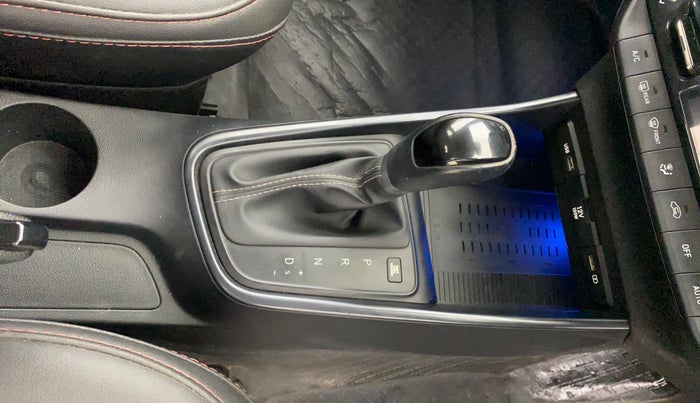 2021 Hyundai NEW I20 ASTA 1.2 AT, Petrol, Automatic, 24,758 km, Gear Lever