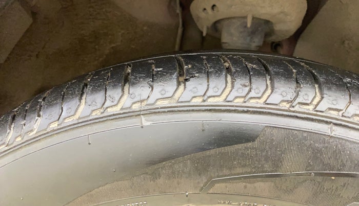 2021 Hyundai NEW I20 ASTA 1.2 AT, Petrol, Automatic, 24,758 km, Right Front Tyre Tread