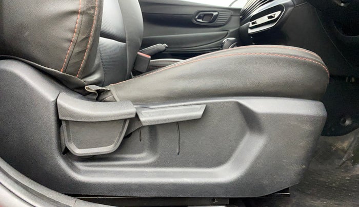 2021 Hyundai NEW I20 ASTA 1.2 AT, Petrol, Automatic, 24,758 km, Driver Side Adjustment Panel
