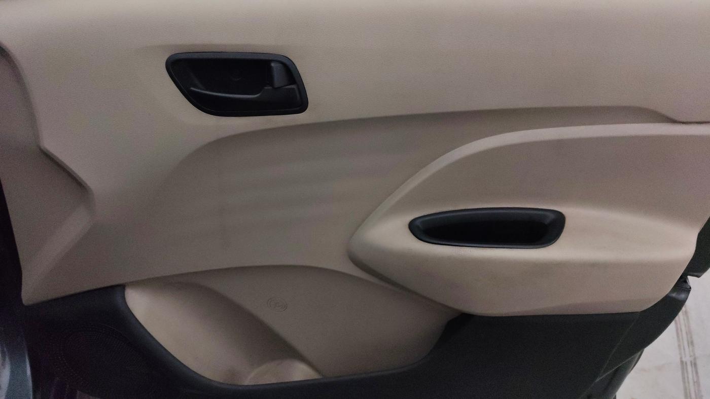 2022 Hyundai NEW SANTRO SPORTZ EXECUTIVE MT CNG, CNG, Manual, 1,29,070 km, Driver Side Door Panels Control