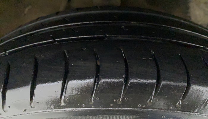 2019 Maruti Alto 800 LXI CNG, CNG, Manual, 91,485 km, Right Front Tyre Tread