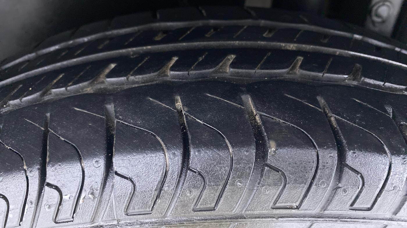 2017 Maruti Swift VXI D, Petrol, Manual, 47,182 km, Right Rear Tyre Tread