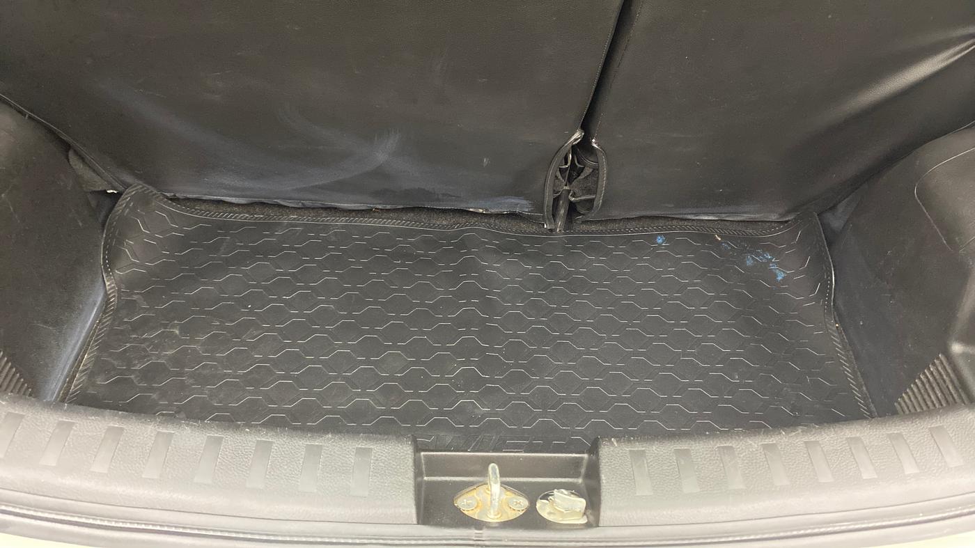 2017 Maruti Swift VXI D, Petrol, Manual, 47,182 km, Boot Inside