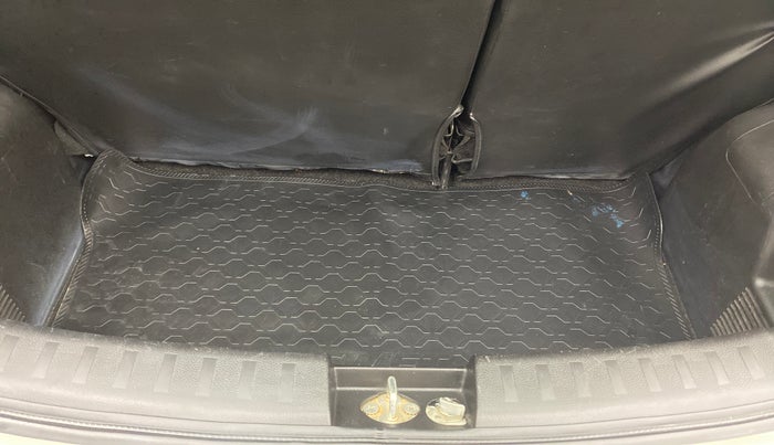 2017 Maruti Swift VXI D, Petrol, Manual, 47,182 km, Boot Inside