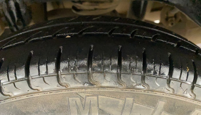 2017 Maruti Alto 800 LXI, CNG, Manual, 1,02,393 km, Right Rear Tyre Tread