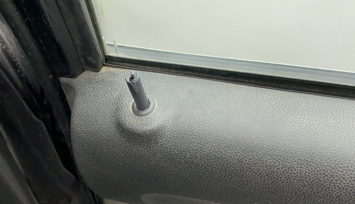 2017 Maruti Alto 800 LXI, CNG, Manual, 1,02,393 km, Lock system - Door lock knob has minor damage