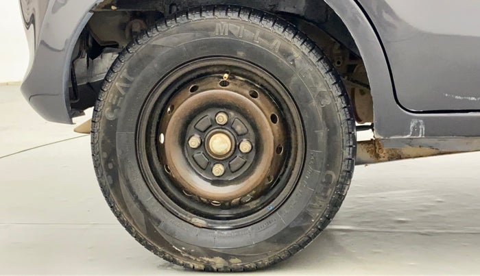 2017 Maruti Alto 800 LXI, CNG, Manual, 1,02,393 km, Right Rear Wheel
