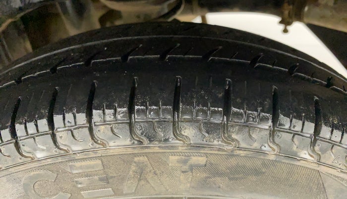 2017 Maruti Alto 800 LXI, CNG, Manual, 1,02,393 km, Left Rear Tyre Tread