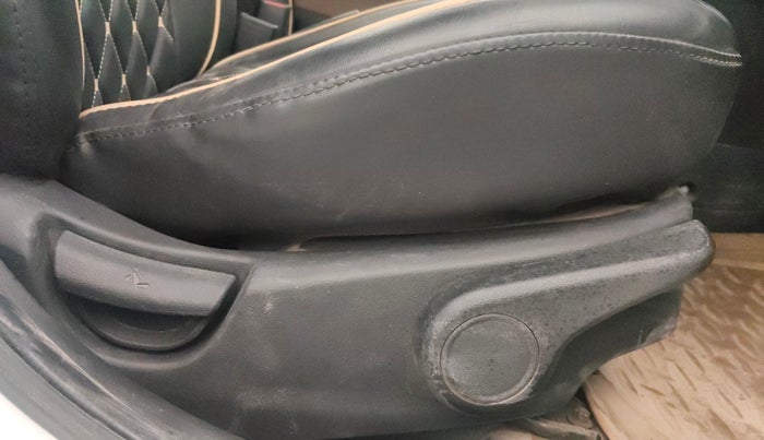 2014 Hyundai Xcent SX 1.2 (O), Petrol, Manual, 1,08,074 km, Driver Side Adjustment Panel