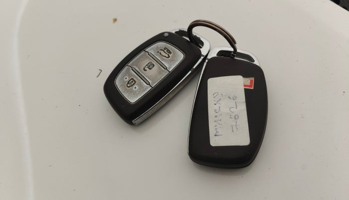 2014 Hyundai Xcent SX 1.2 (O), Petrol, Manual, 1,08,074 km, Key Close Up