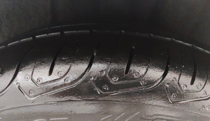 2014 Hyundai Xcent SX 1.2 (O), Petrol, Manual, 1,08,074 km, Left Rear Tyre Tread