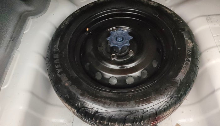 2014 Hyundai Xcent SX 1.2 (O), Petrol, Manual, 1,08,074 km, Spare Tyre