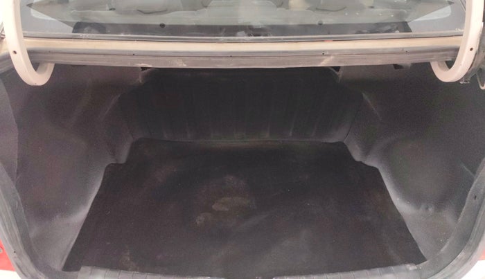 2014 Hyundai Xcent SX 1.2 (O), Petrol, Manual, 1,08,074 km, Boot Inside