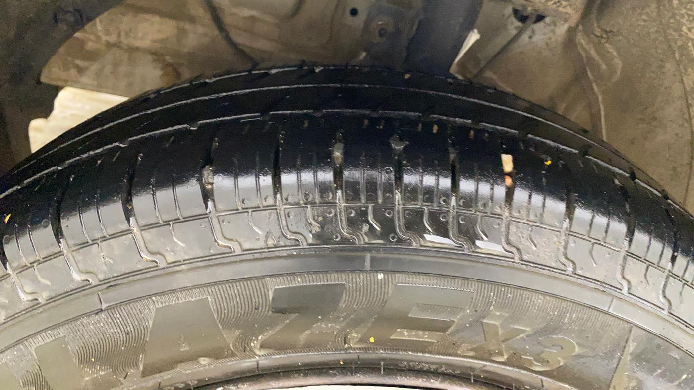 2020 Maruti Swift VXI, Petrol, Manual, 1,71,052 km, Left Front Tyre Tread
