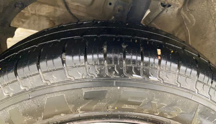 2020 Maruti Swift VXI, Petrol, Manual, 1,71,052 km, Left Front Tyre Tread