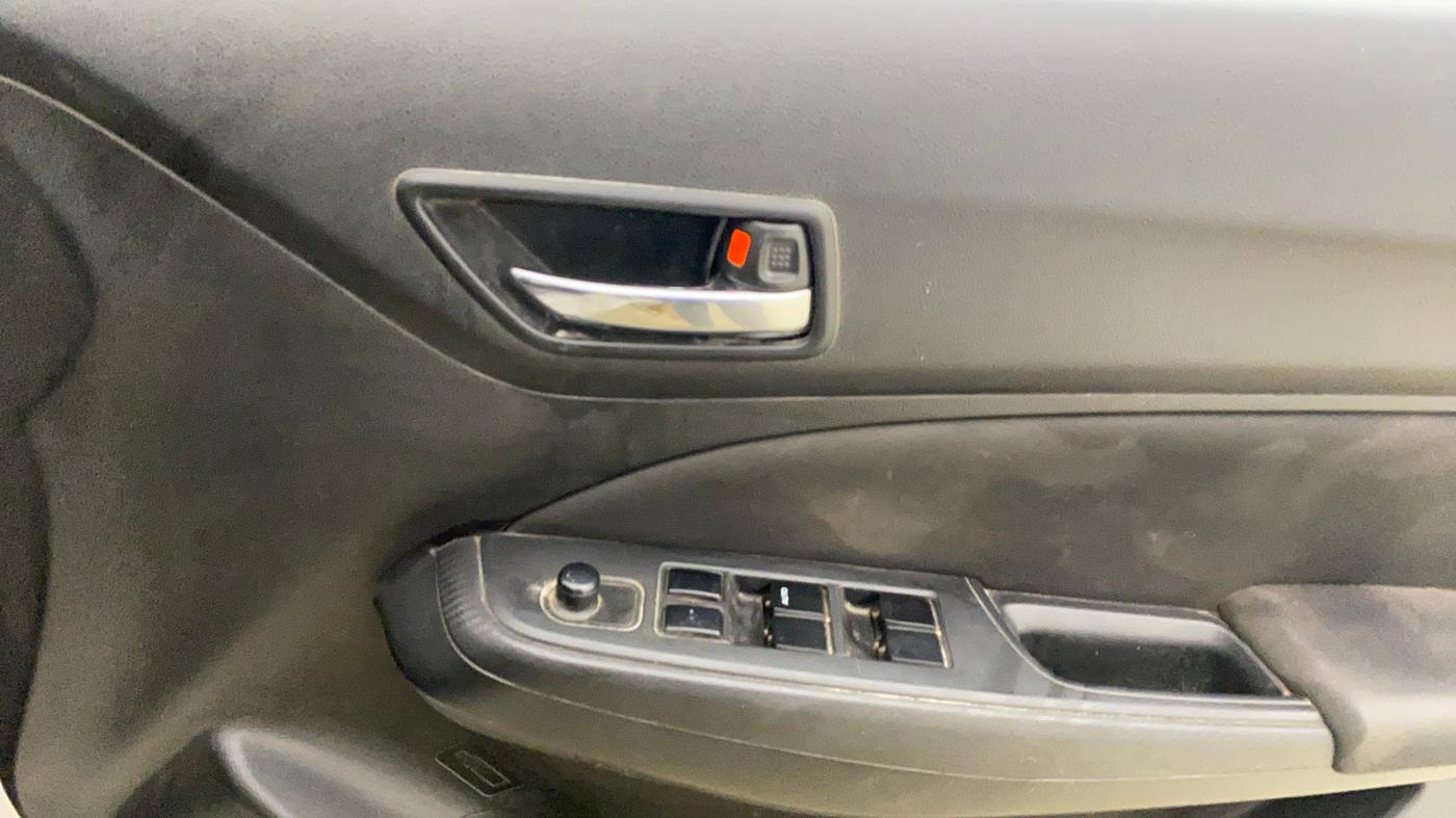2020 Maruti Swift VXI, Petrol, Manual, 1,71,052 km, Driver Side Door Panels Control