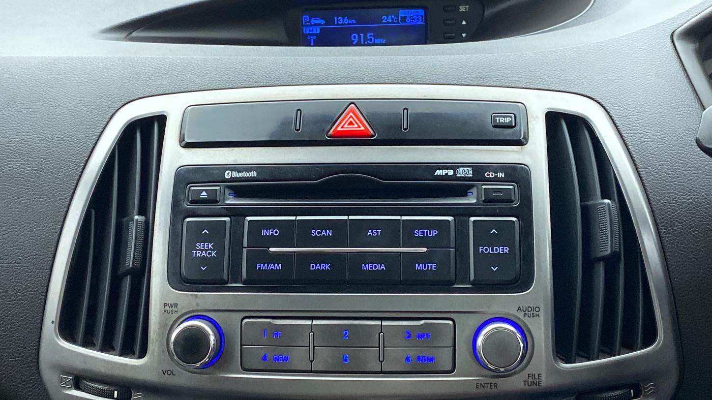 2013 Hyundai i20 SPORTZ 1.2 VTVT, Petrol, Manual, 84,555 km, Infotainment System