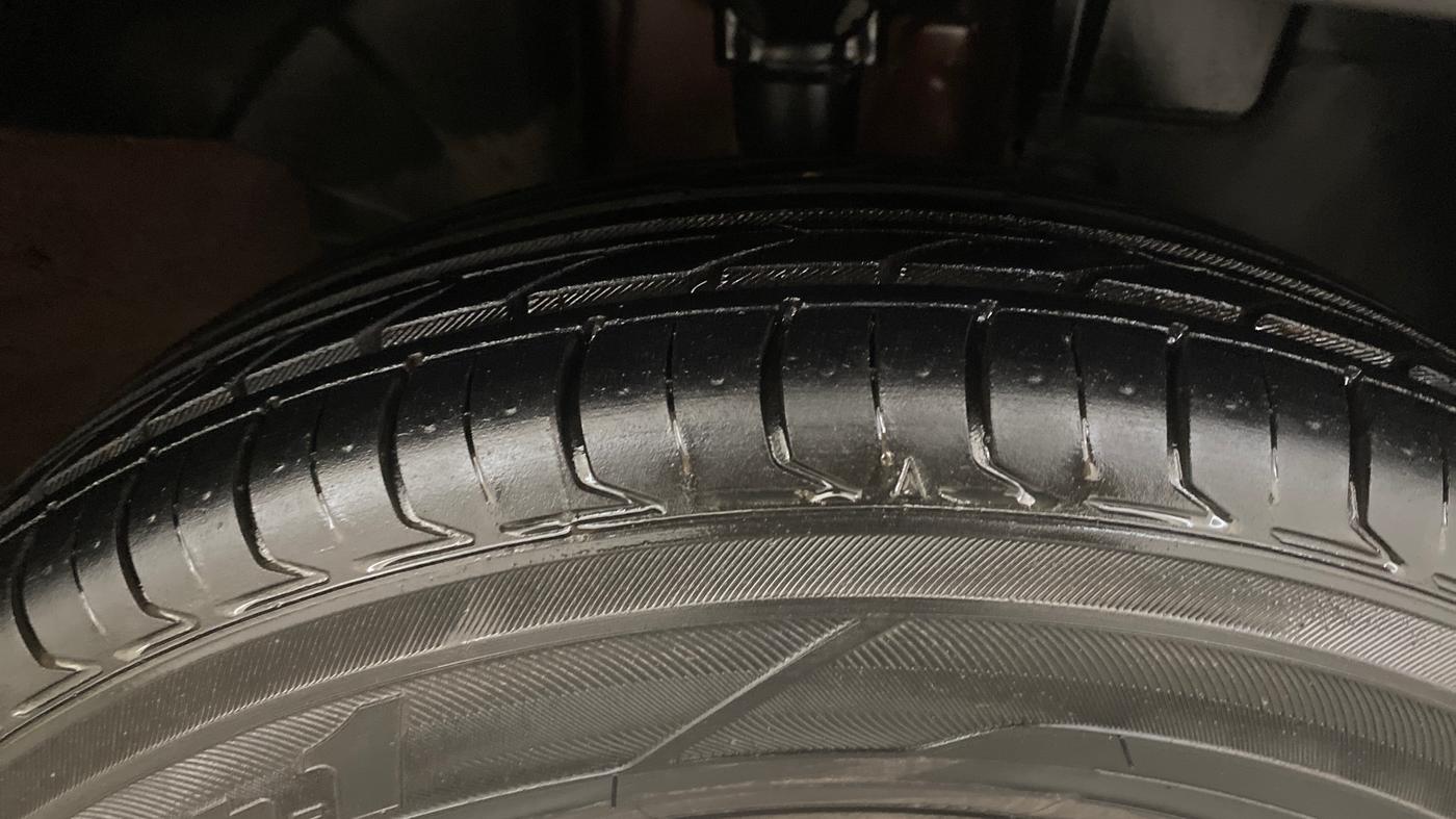 2017 Renault Kwid RXT 1.0 AMT (O), Petrol, Automatic, 14,314 km, Right Front Tyre Tread