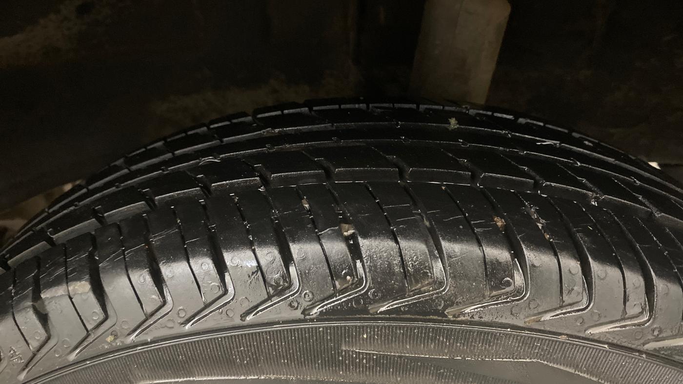 2017 Renault Kwid RXT 1.0 AMT (O), Petrol, Automatic, 14,314 km, Left Rear Tyre Tread
