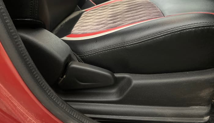 2017 Renault Kwid RXT 1.0 AMT (O), Petrol, Automatic, 14,314 km, Driver Side Adjustment Panel