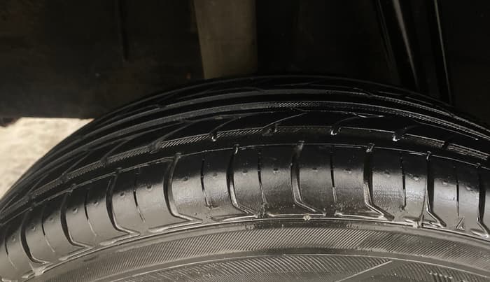 2017 Renault Kwid RXT 1.0 AMT (O), Petrol, Automatic, 14,314 km, Right Rear Tyre Tread