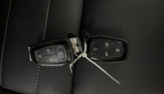 2020 Tata ALTROZ XT PETROL, CNG, Manual, 49,116 km, Key Close Up