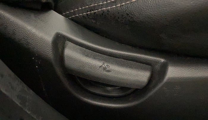 2019 Hyundai Grand i10 SPORTZ 1.2 KAPPA VTVT, Petrol, Manual, 71,860 km, Driver Side Adjustment Panel