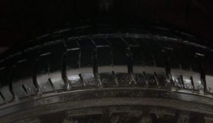 2017 Hyundai Grand i10 SPORTZ (O) 1.2 KAPPA VTVT, Petrol, Manual, 43,532 km, Right Front Tyre Tread