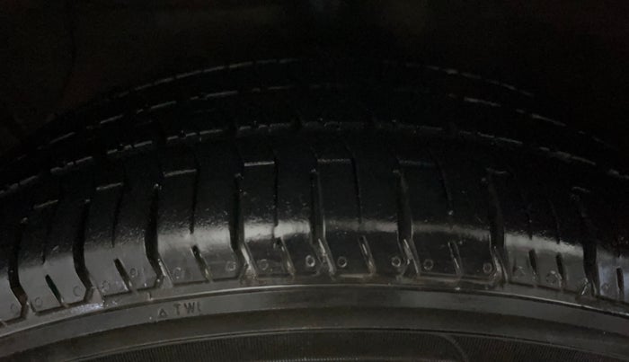 2017 Hyundai Grand i10 SPORTZ (O) 1.2 KAPPA VTVT, Petrol, Manual, 43,532 km, Left Front Tyre Tread