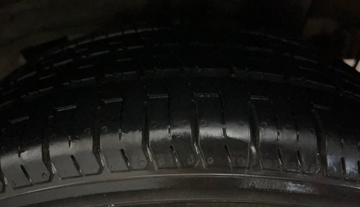 2017 Hyundai Grand i10 SPORTZ (O) 1.2 KAPPA VTVT, Petrol, Manual, 43,532 km, Left Rear Tyre Tread