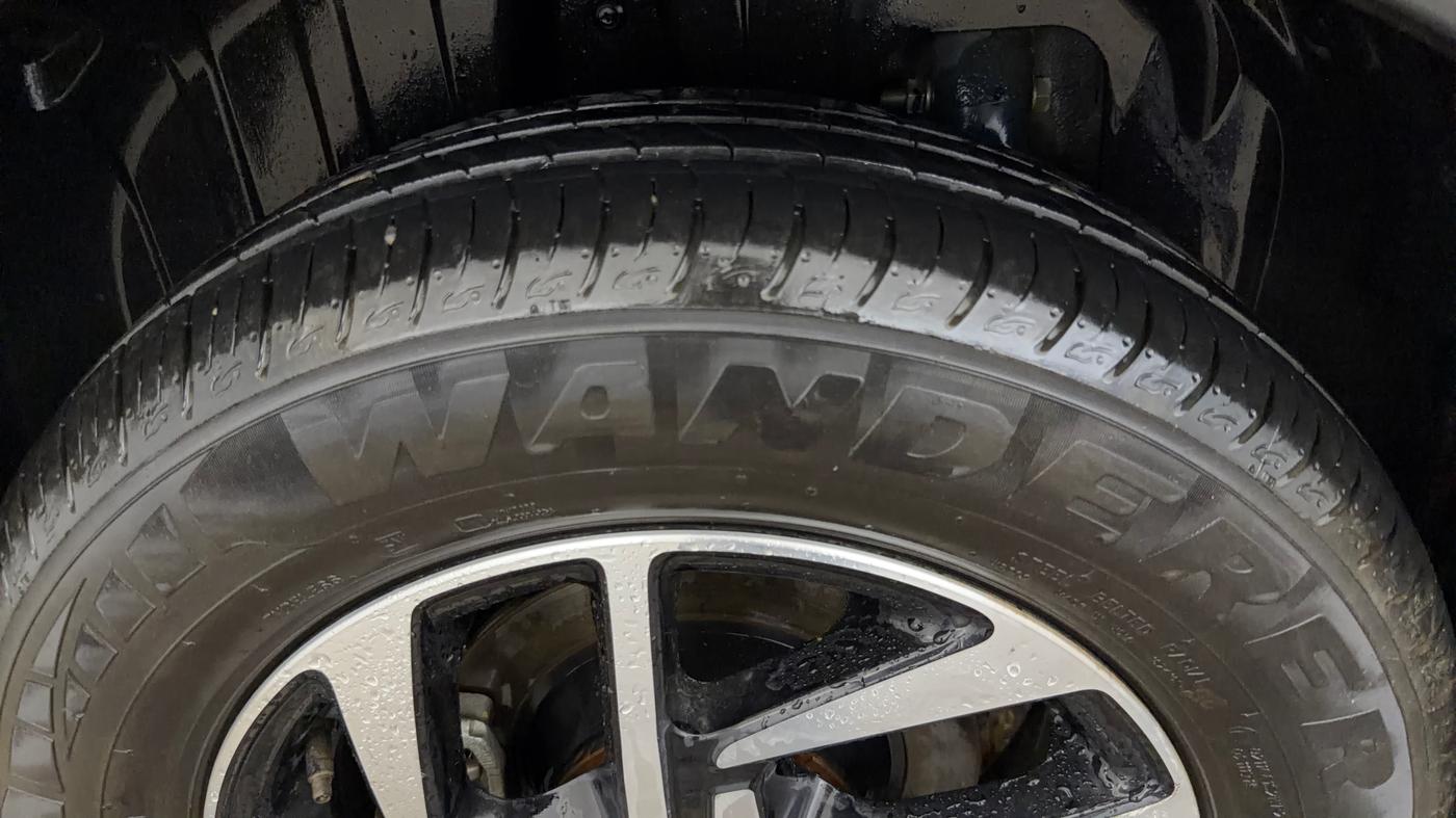 2024 Mahindra XUV 3XO AX5 1.2 L TCMPFi, Petrol, Manual, 8,818 km, Right Rear Tyre Tread