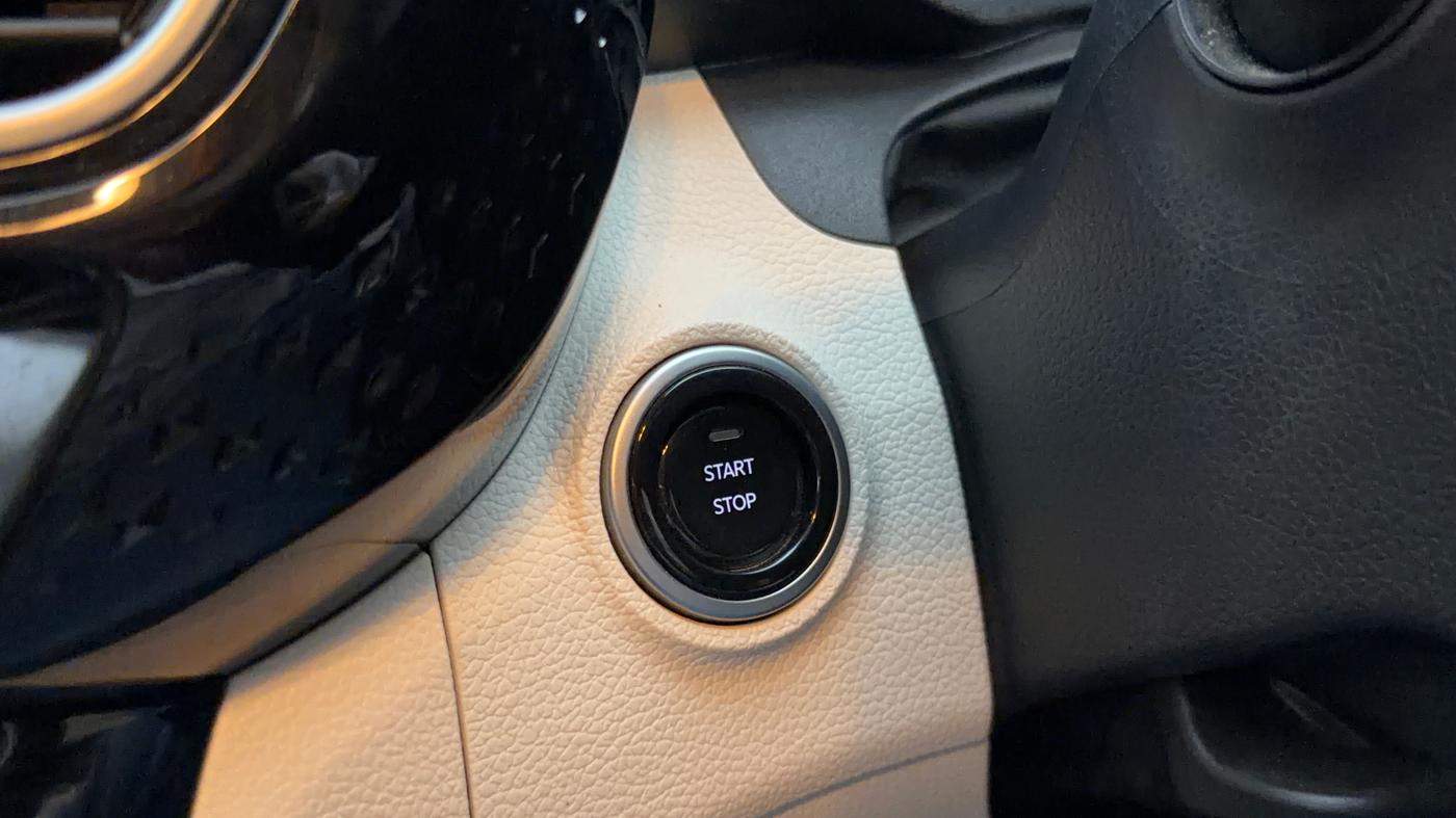 2024 Mahindra XUV 3XO AX5 1.2 L TCMPFi, Petrol, Manual, 8,818 km, Keyless Start/ Stop Button