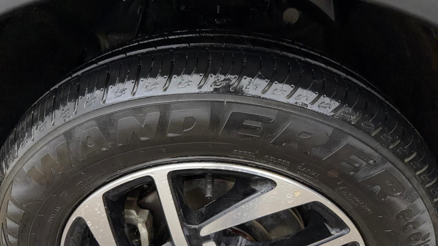 2024 Mahindra XUV 3XO AX5 1.2 L TCMPFi, Petrol, Manual, 8,818 km, Left Front Tyre Tread