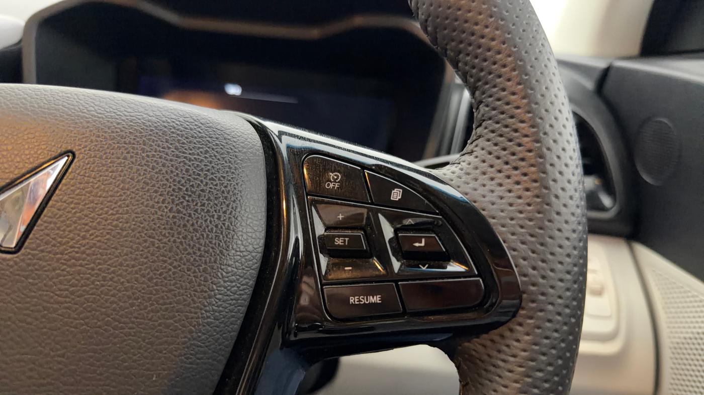 2024 Mahindra XUV 3XO AX5 1.2 L TCMPFi, Petrol, Manual, 8,818 km, Adaptive Cruise Control