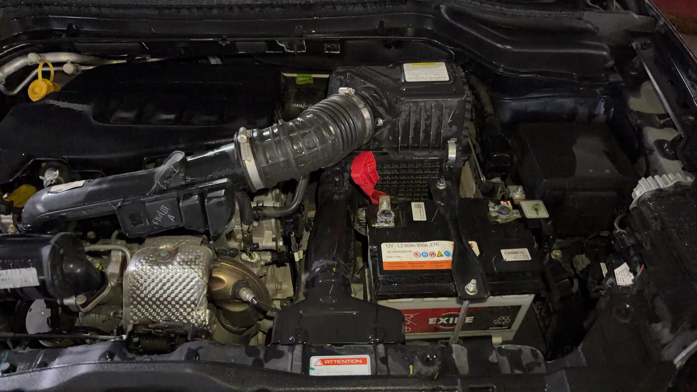 2024 Mahindra XUV 3XO AX5 1.2 L TCMPFi, Petrol, Manual, 8,818 km, Engine View - Left