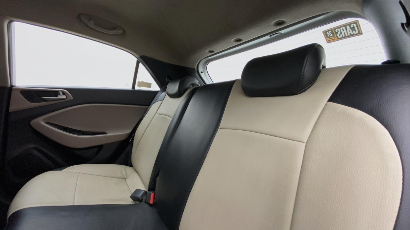 2016 Hyundai Elite i20 ASTA 1.2 (O), Petrol, Manual, 61,157 km, Right Side Rear Door Cabin