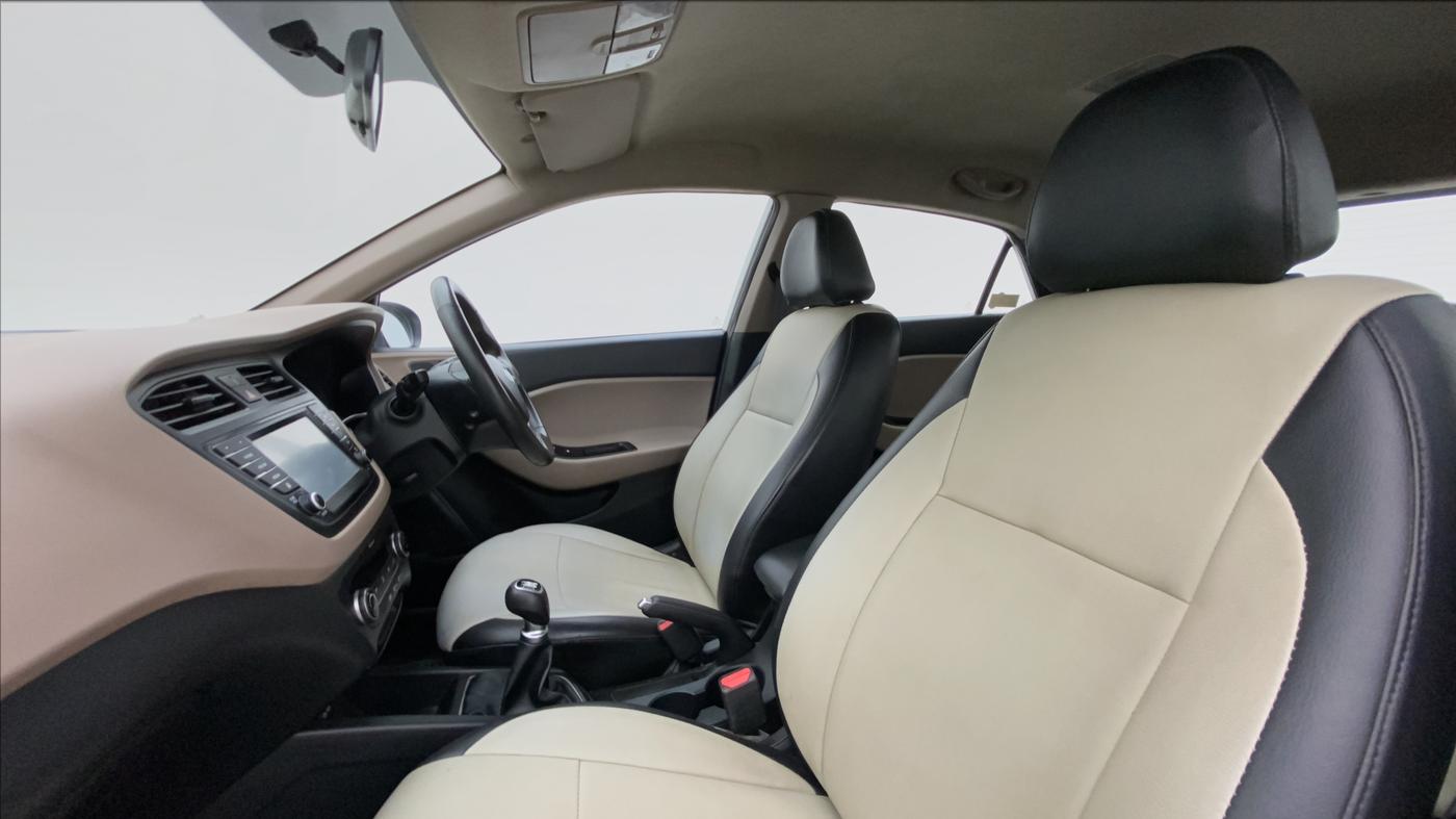2016 Hyundai Elite i20 ASTA 1.2 (O), Petrol, Manual, 61,157 km, Right Side Front Door Cabin