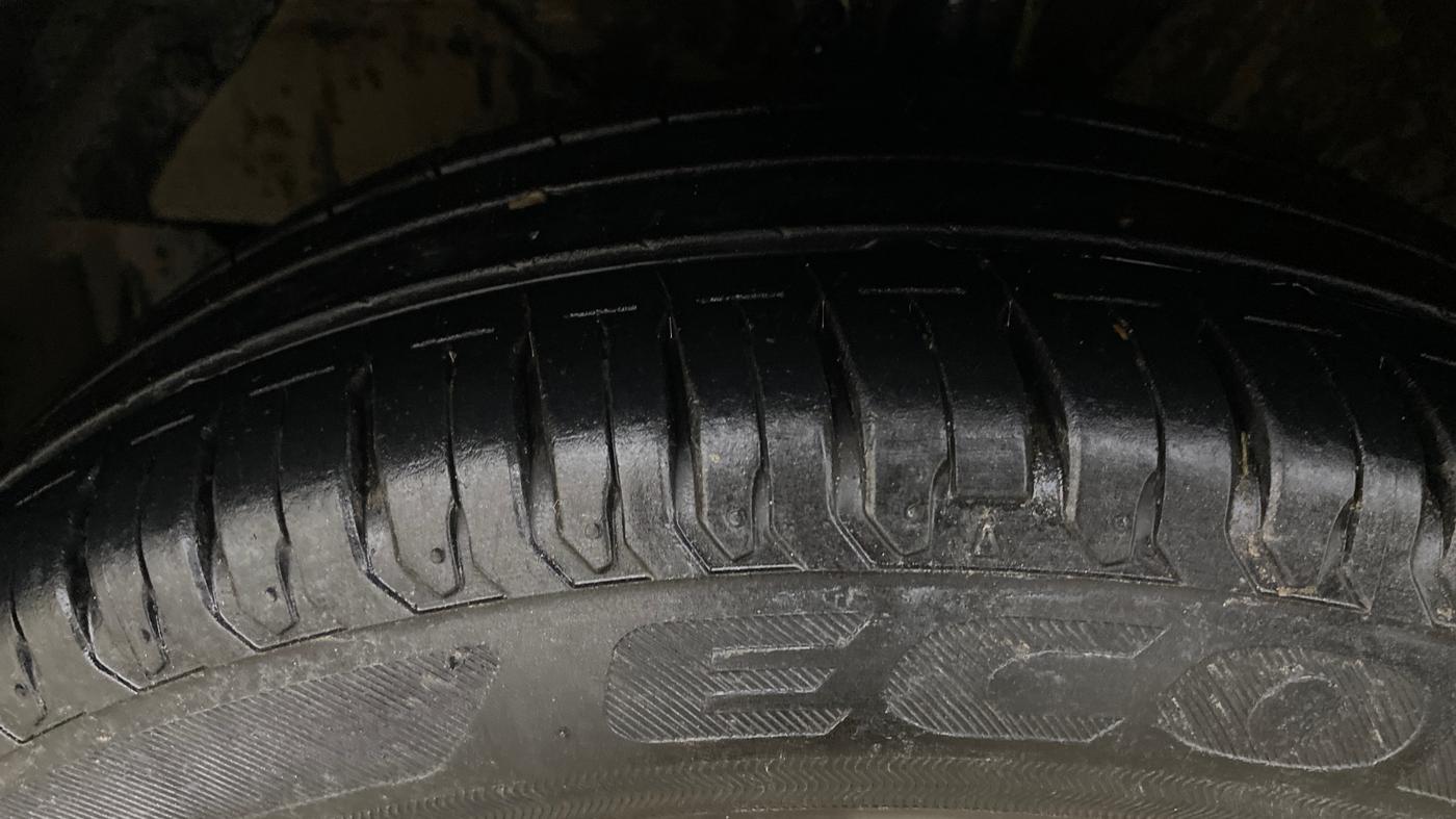 2024 Maruti Swift ZXi Plus AMT, Petrol, Automatic, 39,053 km, Left Front Tyre Tread