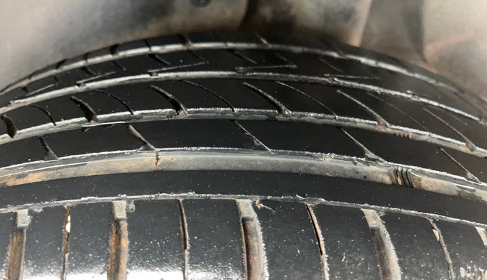 2018 Hyundai Creta E PLUS 1.6 PETROL, Petrol, Manual, 1,43,132 km, Left Rear Tyre Tread