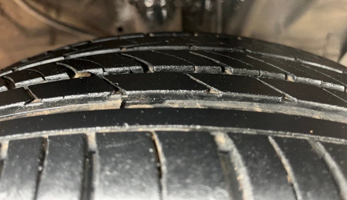 2018 Hyundai Creta E PLUS 1.6 PETROL, Petrol, Manual, 1,43,132 km, Right Front Tyre Tread