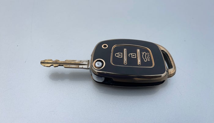 2018 Hyundai Creta E PLUS 1.6 PETROL, Petrol, Manual, 1,43,132 km, Key Close Up