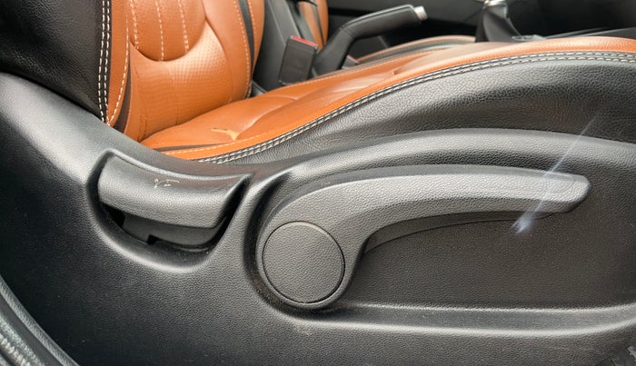 2018 Hyundai Creta E PLUS 1.6 PETROL, Petrol, Manual, 1,43,132 km, Driver Side Adjustment Panel