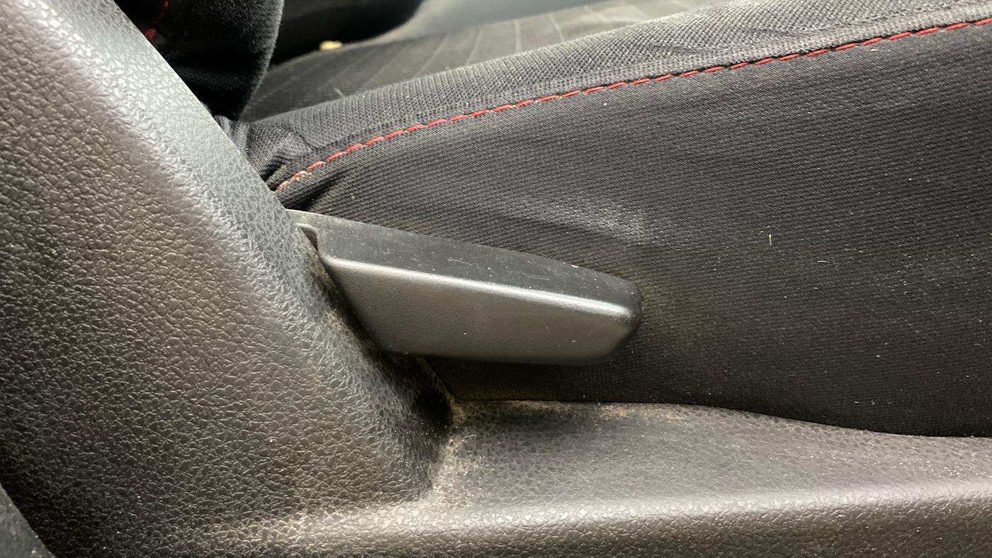 2018 Renault Duster RXS CVT, Petrol, Automatic, 1,41,126 km, Driver Side Adjustment Panel