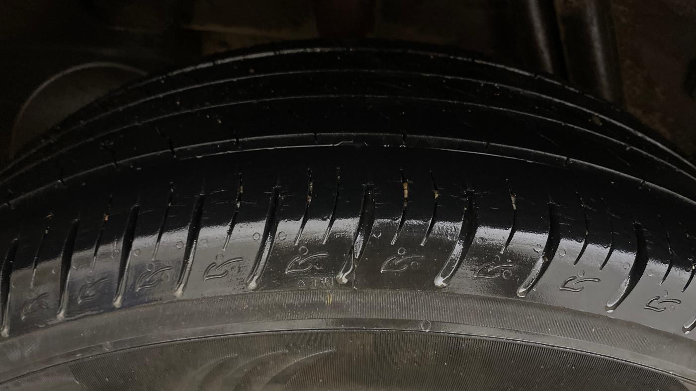 2018 Renault Duster RXS CVT, Petrol, Automatic, 1,41,126 km, Right Rear Tyre Tread