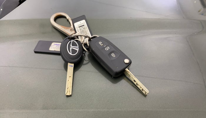 2021 Tata NEXON XM PETROL, Petrol, Manual, 73,920 km, Key Close Up