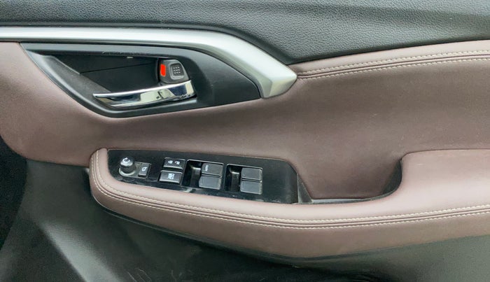 2022 Maruti Grand Vitara ALPHA SMART HYBRID AT, Petrol, Automatic, 17,513 km, Driver Side Door Panels Control