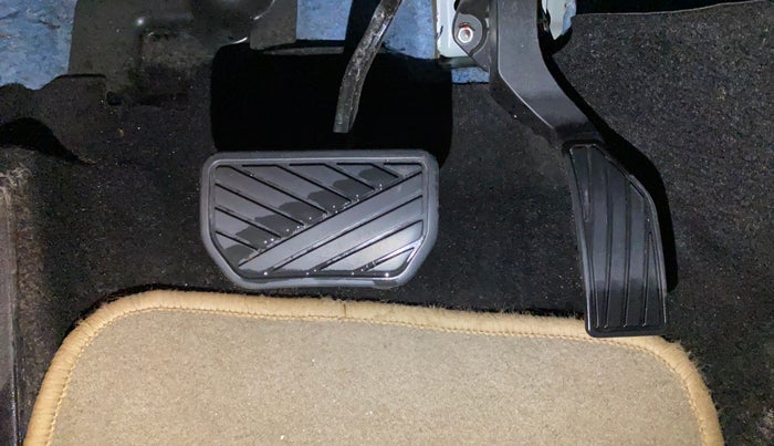 2022 Maruti Grand Vitara ALPHA SMART HYBRID AT, Petrol, Automatic, 17,513 km, Pedals