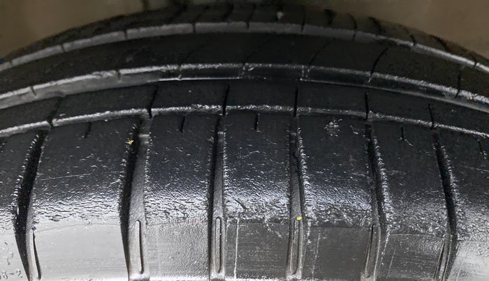 2015 Maruti Wagon R 1.0 LXI CNG, CNG, Manual, 89,604 km, Right Front Tyre Tread